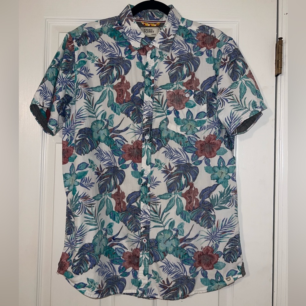 Free Planet Tropical Button Down Shirt Size Mens Large.